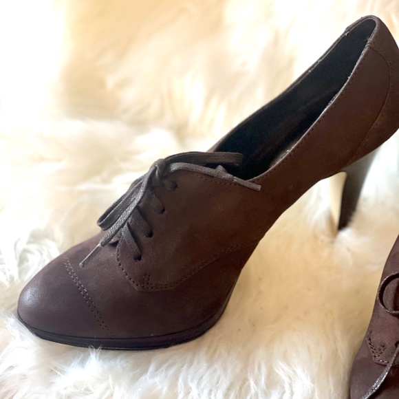NEW NINE WEST BROWN SUEDE OXFORD HEELS - Picture 4 of 4